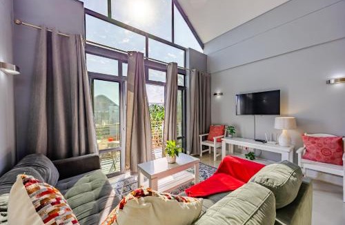 Big Bay Apartment | Big Bay Beach Loft- 1 bedroom