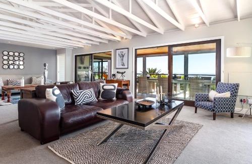Camps Bay Hotel | Sweet Greta Ocean Apartment, Pool & Stunning Views