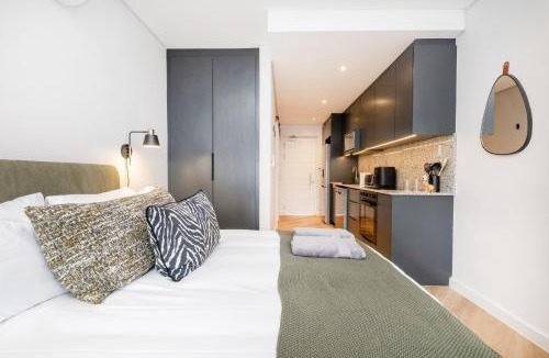 Paarl Apartment | Paarl Studio 138 - Ultra Modern Apartment with AC and onsite Parking