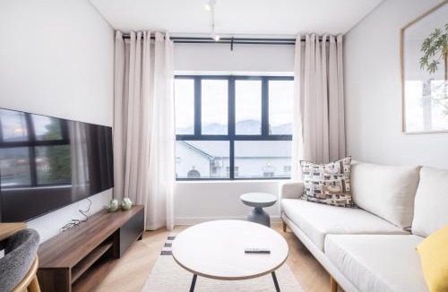 Paarl Apartment | Paarl Studio 138 - Ultra Modern Apartment with AC and onsite Parking