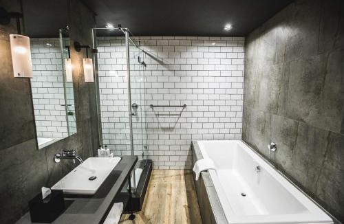 Century City Hotel | Century City Hotel Urban Square
