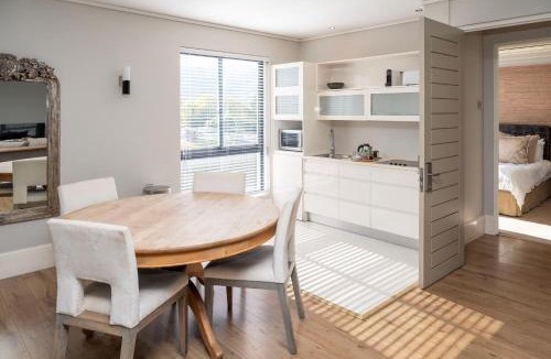 Knysna Central Apartment | 2 BR Apartment 113 The Gallery at the Rex Hotel