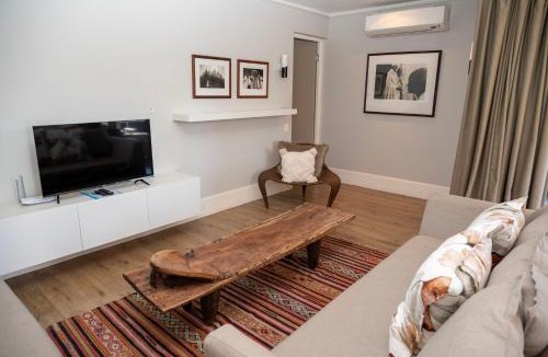 Knysna Central Apartment | 2 BR Apartment 113 The Gallery at the Rex Hotel