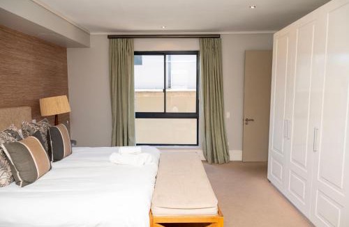 Knysna Central Apartment | 2 BR Apartment 113 The Gallery at the Rex Hotel