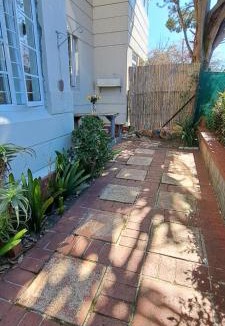 Rondebosch Apartment | Stylish 2-Bed Flat with Exclusive Patio - Easy Access to Cape Town Highlights