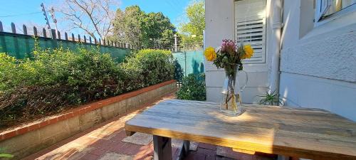 Rondebosch Apartment | Stylish 2-Bed Flat with Exclusive Patio - Easy Access to Cape Town Highlights