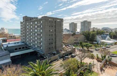 Three Anchor Bay Apartment | Ocean Views - Sea Point Studio w NetflixFast WIFI