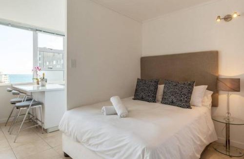 Three Anchor Bay Apartment | Ocean Views - Sea Point Studio w NetflixFast WIFI