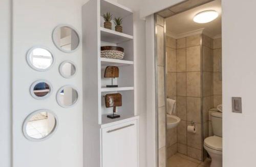 Three Anchor Bay Apartment | Ocean Views - Sea Point Studio w NetflixFast WIFI