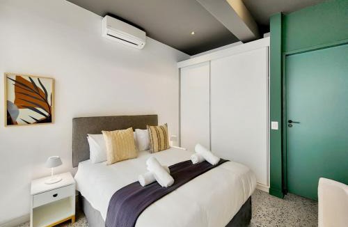 Foreshore Apartment | Worker Bee home in the City