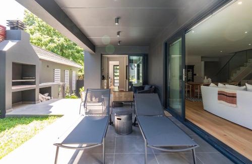 Newlands House | Luxurious Family home in Newlands with Pool