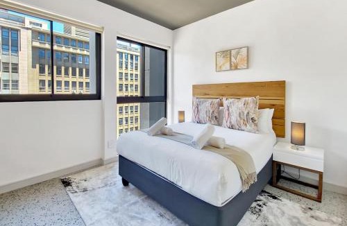Cape Town City Centre Apartment | The Duke 1BR with City Views in CBD