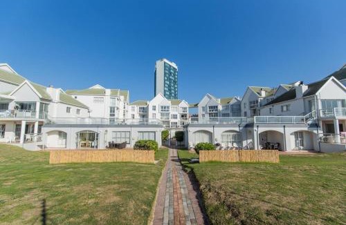 Pollok Beach Apartment | 6 On The Beach