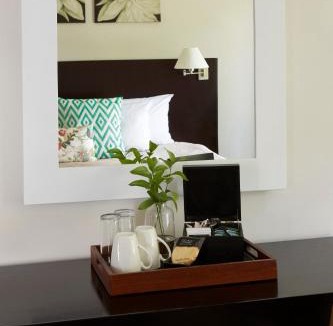 Three Anchor Bay House | Bayflowers Guest House