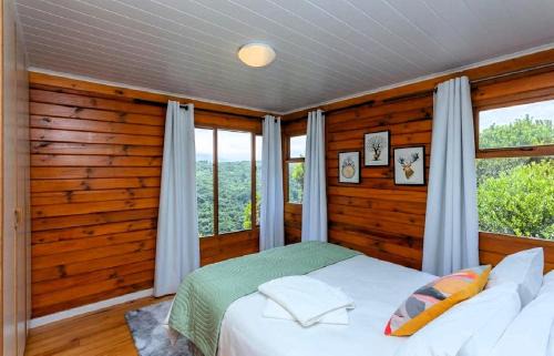 Victoria Bay House | Loerie's Rest Cabin