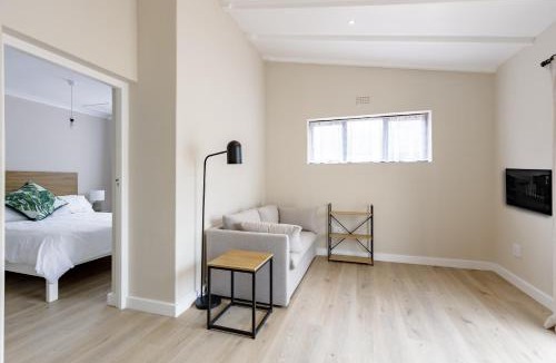 Scott Estate Apartment | 1 Bed 3 Min Walk to Beach With Private BBQ and Parking