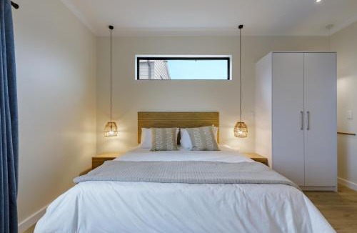 Scott Estate Apartment | Beachfront 3 Bed With Private Parking & BBQ Area