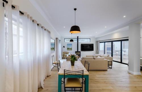 Scott Estate Apartment | Beachfront 3 Bed With Private Parking & BBQ Area