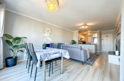 Cape Town Apartment | Century Hideaway with Mountain views, Security, FREE Parking
