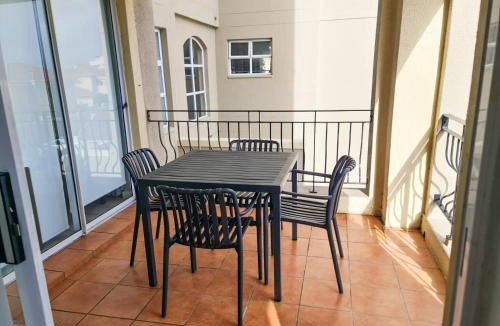 Cape Town Apartment | Century Hideaway with Mountain views, Security, FREE Parking