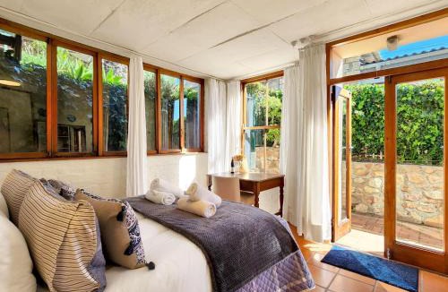 Kalk Bay Apartment | Sunny Kalk Bay Garden Cottage Walk to Harbour