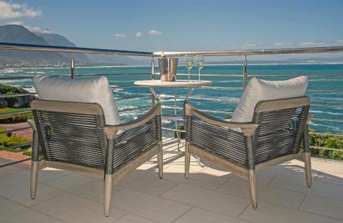 Hermanus City-Centre Apartment | Hamewith Penthouse