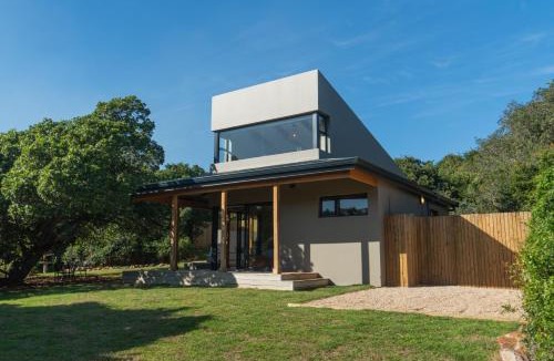 Port Elizabeth House | Weaver's Nest Cottage - Nature Retreat!
