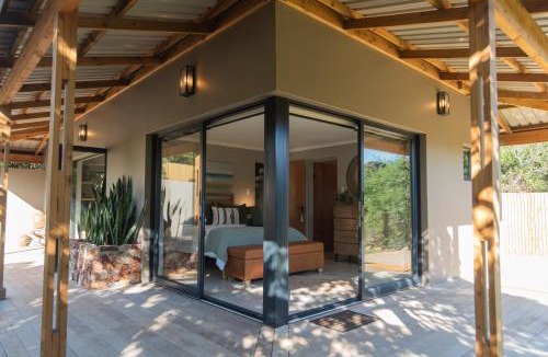 Port Elizabeth House | Weaver's Nest Cottage - Nature Retreat!