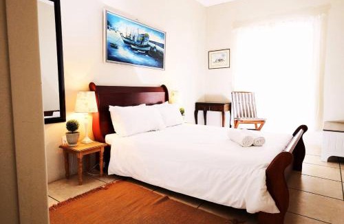 Langebaan House | The Pelican - Stunning 3-Bedroom Holiday Home in Langebaan