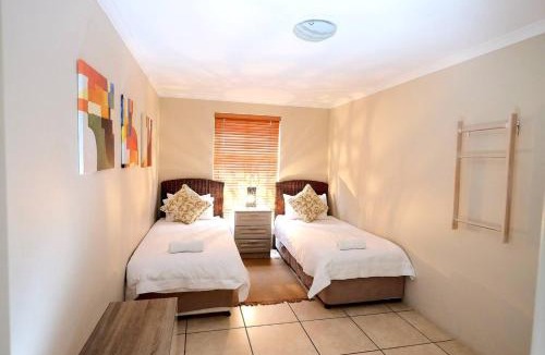 Langebaan House | The Pelican - Stunning 3-Bedroom Holiday Home in Langebaan