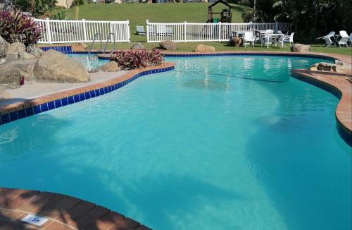 Leisure Crest Resort | Secret Sands Glenmore Beach