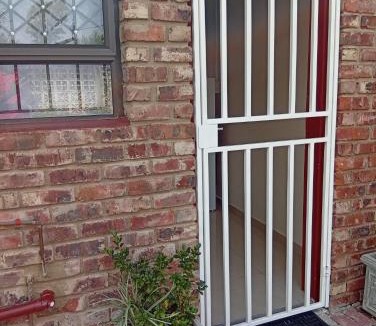 Newcastle House | Visitors' Paradise Guest House