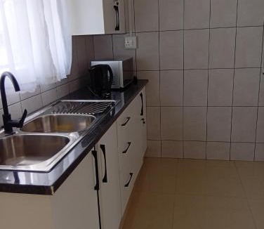 Newcastle House | Visitors' Paradise Guest House
