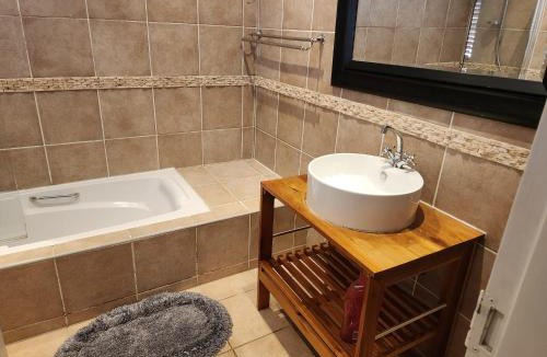 Greater Johannesburg Metropolitan Area Bed & Breakfast | LBE Guest House Little Falls Roodepoort