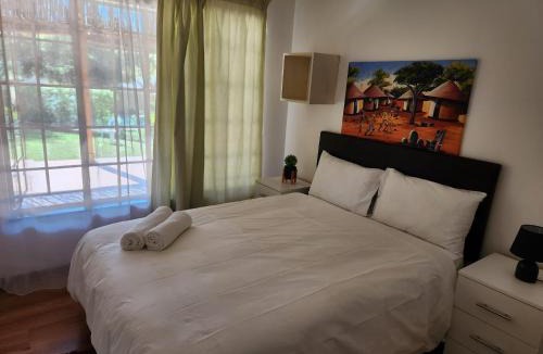 Greater Johannesburg Metropolitan Area Bed & Breakfast | LBE Guest House Little Falls Roodepoort