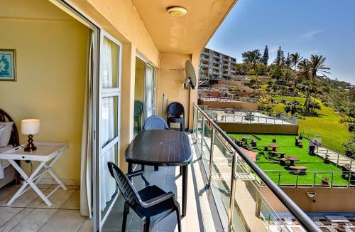 Sheffield Beach Apartment | VR001 Villa Royale, Sheffield - Wake up to the sound of waves