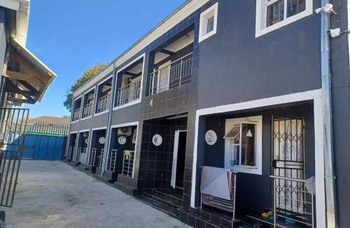 Greater Johannesburg Metropolitan Area Apartment | Gold Crown One Bedroom Self-Catering Apartment With NetFlix & YouTube