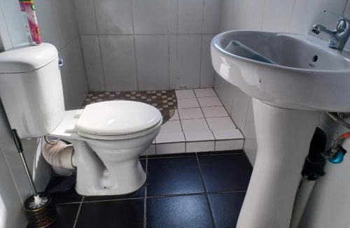Greater Johannesburg Metropolitan Area Apartment | Gold Crown One Bedroom Self-Catering Apartment With NetFlix & YouTube