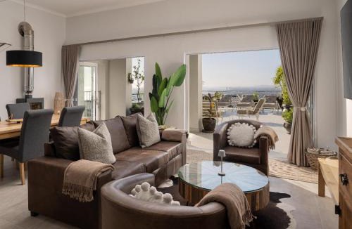 Mountainside Villa | Phezulu Manor - Luxury Villa with Panoramic Views & 5 Terraces