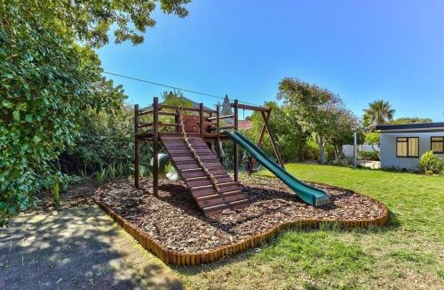 Milnerton House | Family Home, WiFi, Patio, Secure Parking