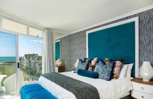 Pollok Beach Apartment | 301 Cascades Apartment