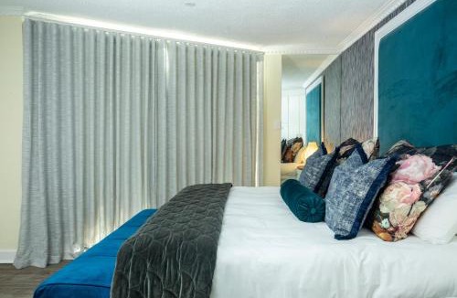 Pollok Beach Apartment | 301 Cascades Apartment