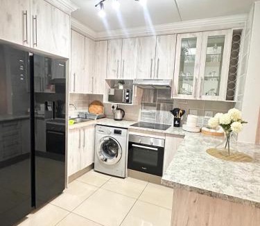 Weltevredenpark Apartment | Fully Furnished 3 bedroom apartment rental