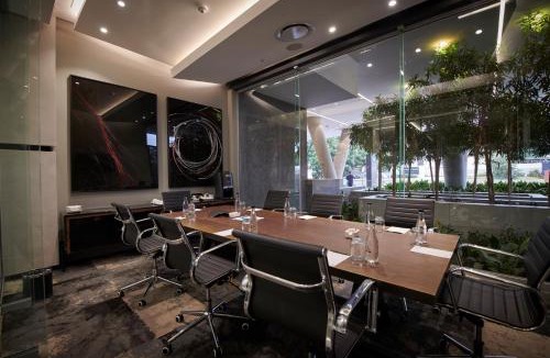 Sandown Hotel | The Capital on the Park