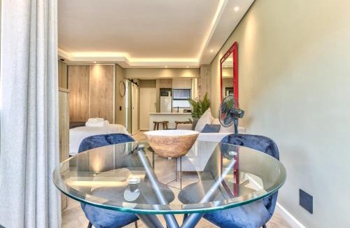 Three Anchor Bay Apartment | Gorgeous Studio in Sea Point