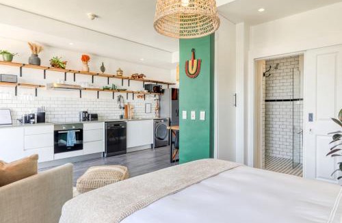 Cape Town City Centre Apartment | Urban Oasis Balcony Apartment Backup Powered