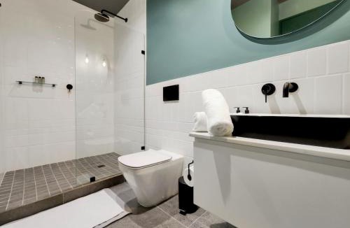 Foreshore Apartment | Worker Bee home in the City