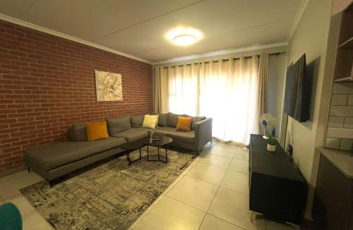 Greater Johannesburg Metropolitan Area Apartment | Large 3 Bedroom Apartment in Midrand, Waterfall City - More space than a hotel room - Ideal for families, groups and work trips - 16 Elizabeth Place
