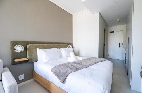 Bo'Kaap Apartment | The Rose 602: Modern City Apartment with Views