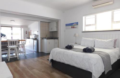 Laaiplek House | Rivertides Self Catering Guest House